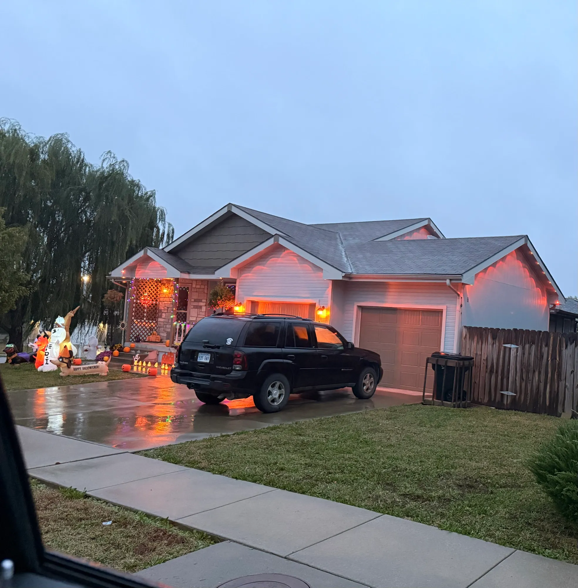 Residential roofline holiday lighting installed by RM Lighting Solutions