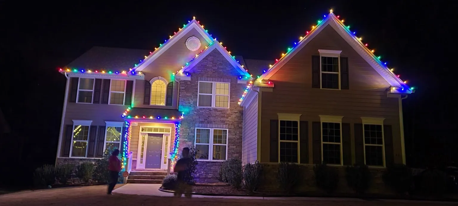 Residential roofline holiday lighting installed by RM Lighting Solutions