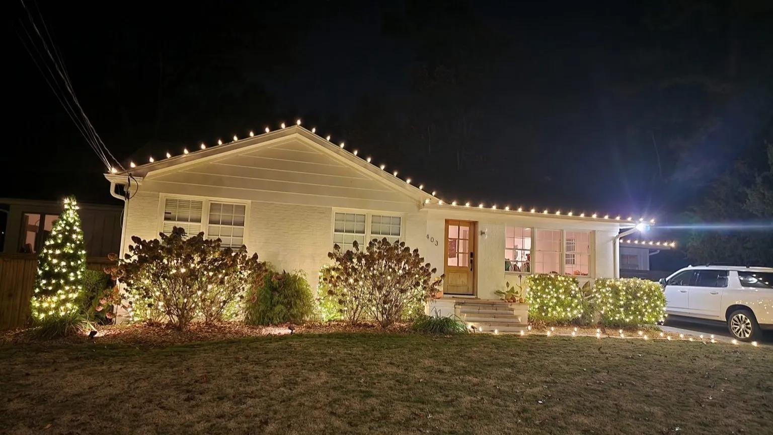 Residential roofline holiday lighting installed by RM Lighting Solutions